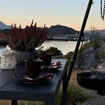 Дом отдыха Oceanfront In Lofoten With Panoramic View Баллстад