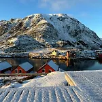 Oceanfront In Lofoten With Panoramic View * Баллстад