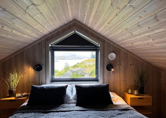 Oceanfront Cabin In Lofoten With Panoramic View Ballstad
