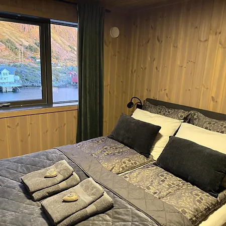 Oceanfront In Lofoten With Panoramic View Ballstad
